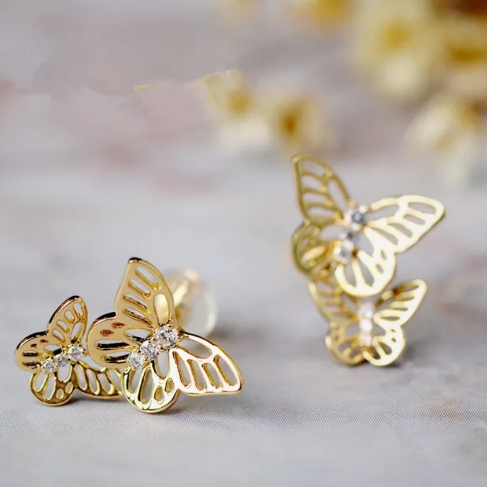 Lovely 18k Yellow Gold Over Sterling Silver White Sapphires Butterfly Studs - Picture 4 of 5